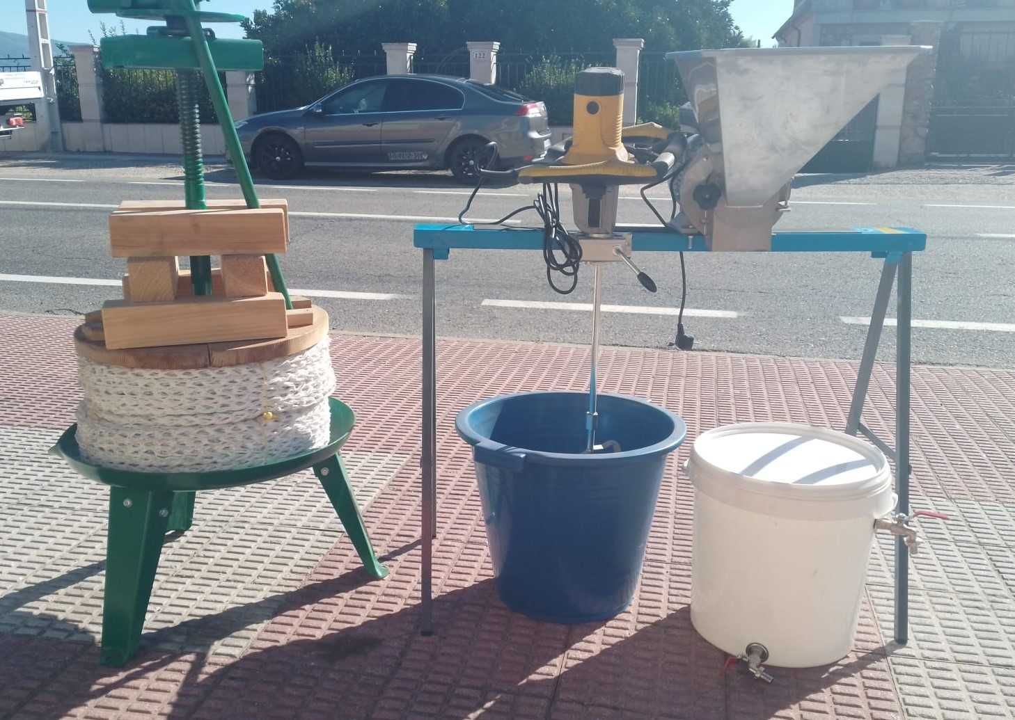 Moinho para fazer seu próprio azeite.