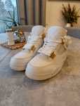Jordan 4 Metalic Gold