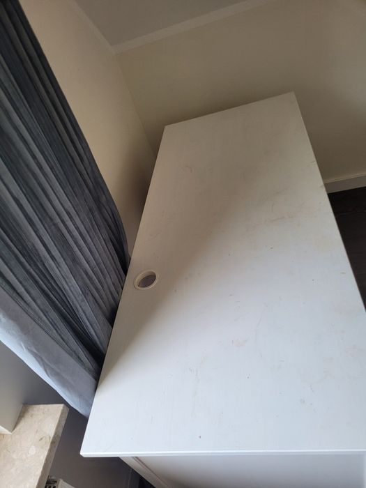 drewniane biurko Ikea Hemnes białe
