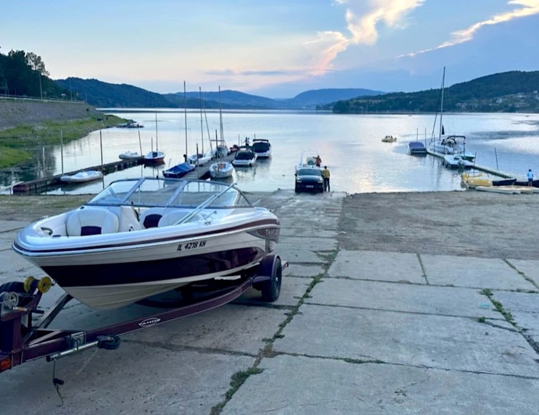Motorówka Tahoe Q4 3.0 - Łódź motorowa nie Sea Ray Bayliner Cobalt