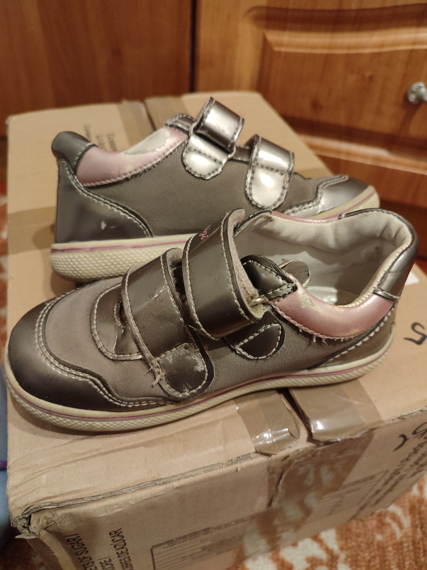 Дитячі кросівки на липучках Кросівки для дівчинки Кросівки Primigi 27