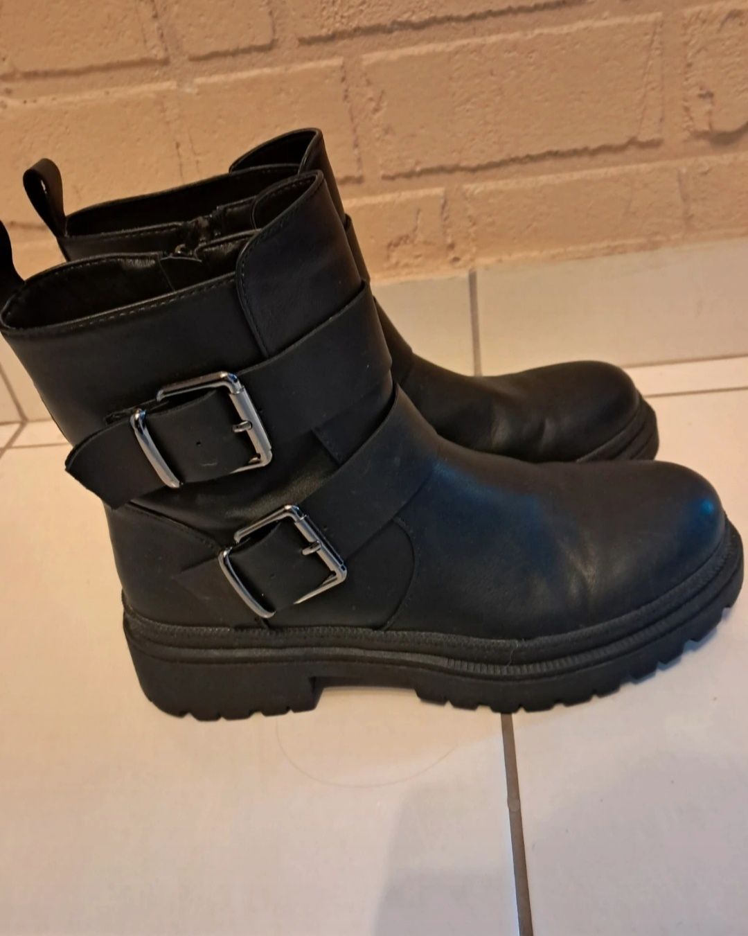 Czarne botki damskie r. 39
