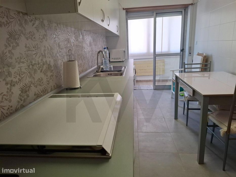 T2 para arrendar S. António Caparica |  Duas varandas fechadas | Eleva