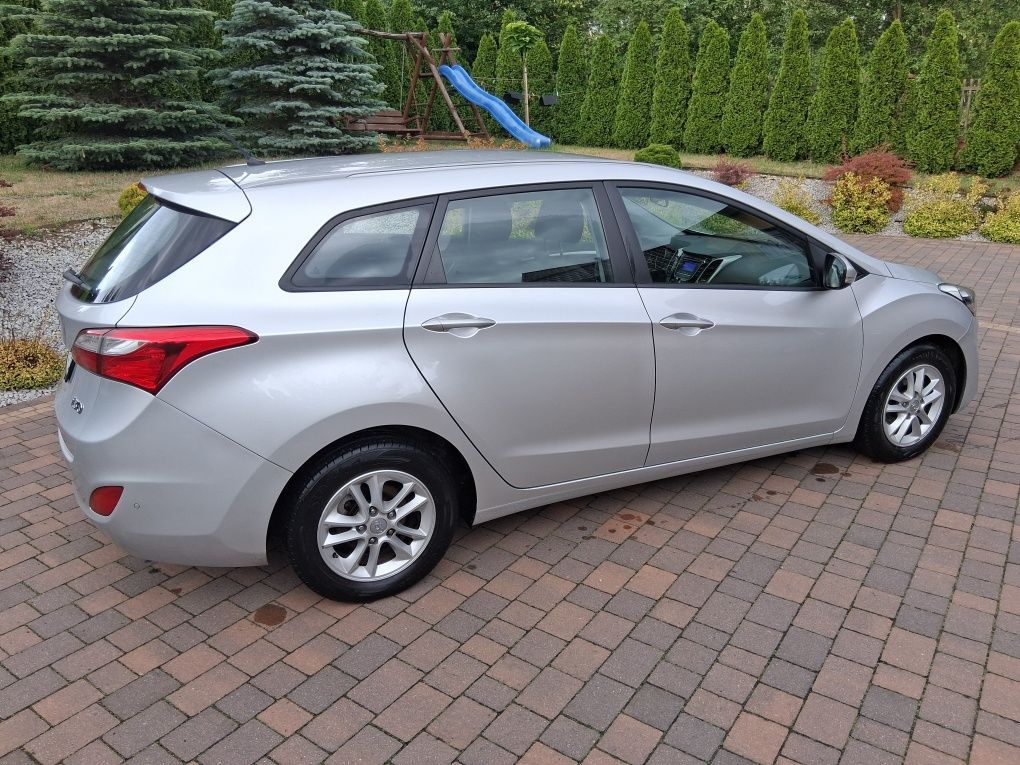 Hyundai I30  1,4 KOMBI . Orginał lakier, 2 x koła, PDC