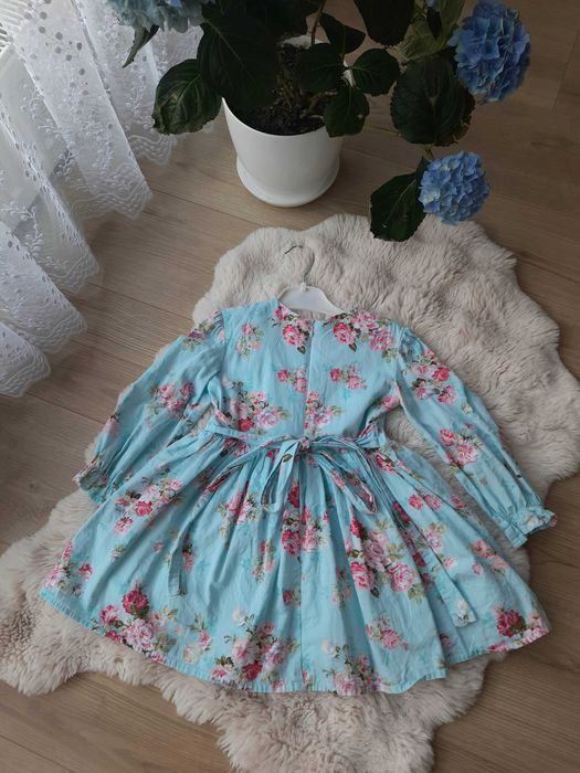 Продам сукню для дівчинки.