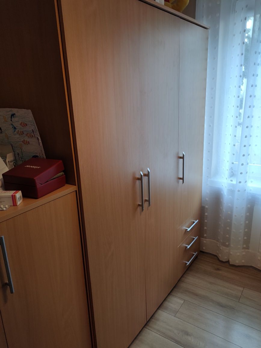 Sprzedam meble szafę i dwie komody