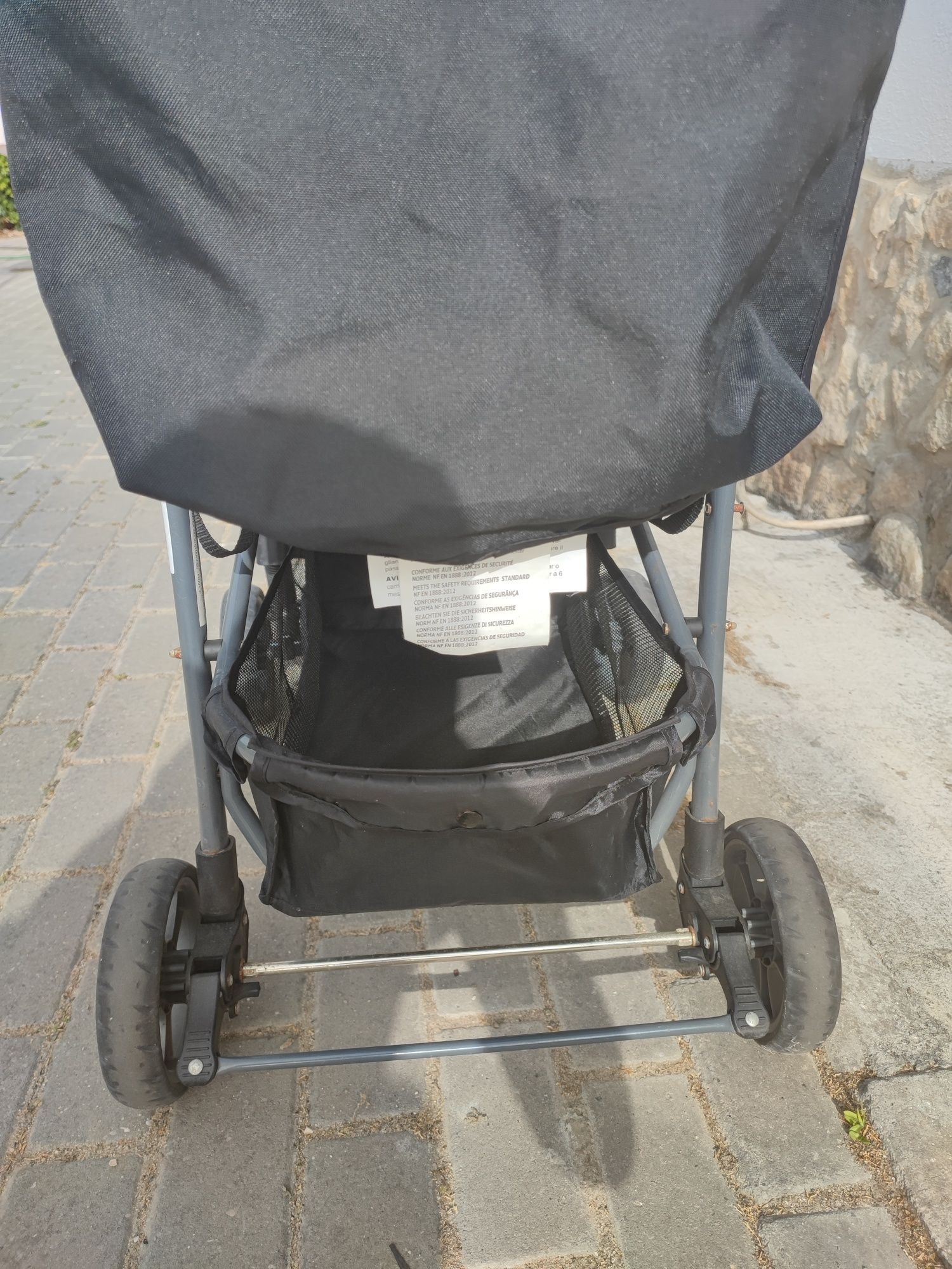 Carrinho de Bebê com Ovo