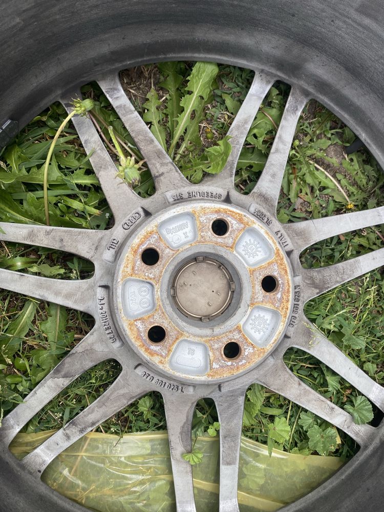 Orginalne felgi z oponami audi r20