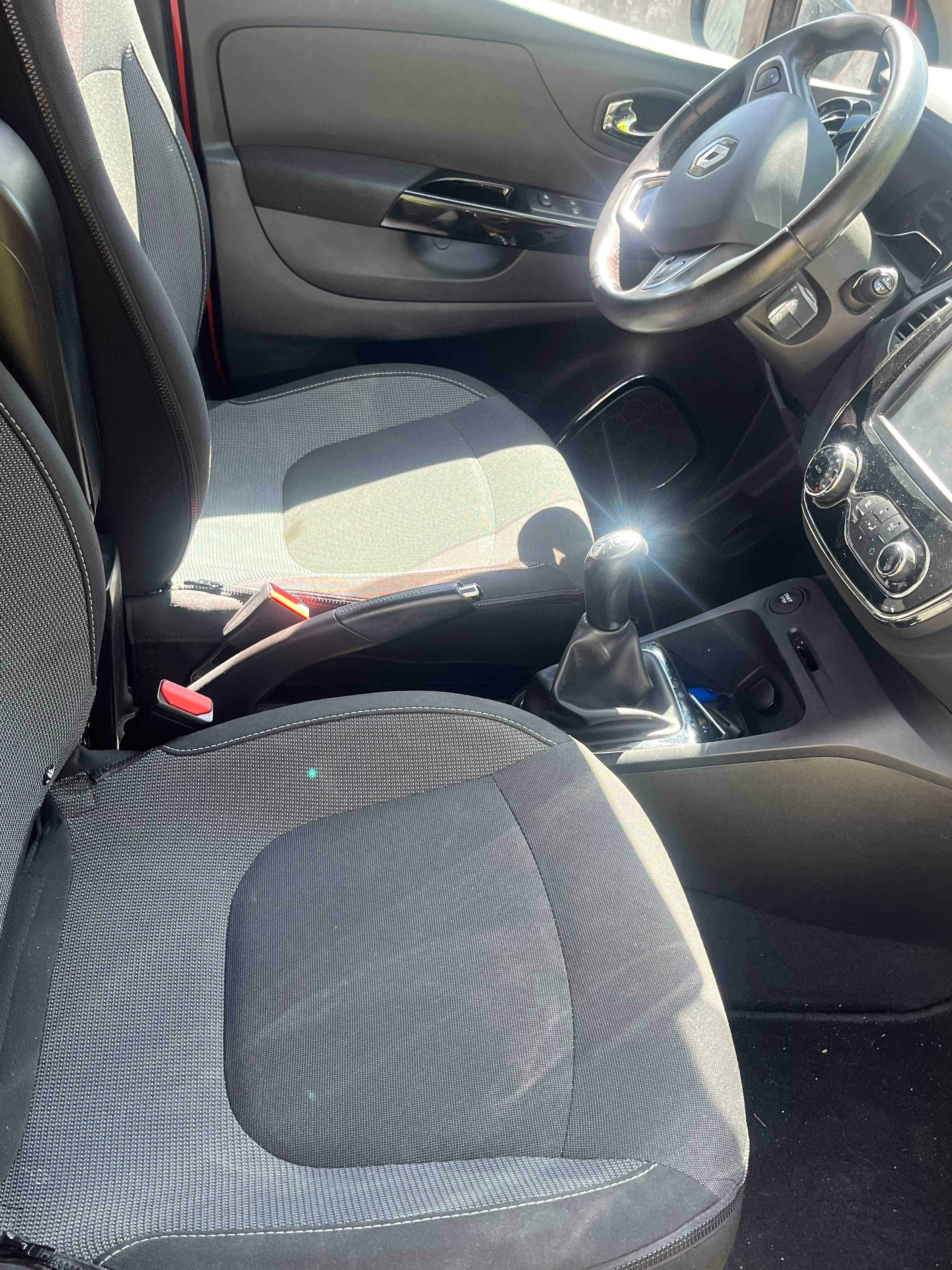 CAPTUR Vermelho como novo