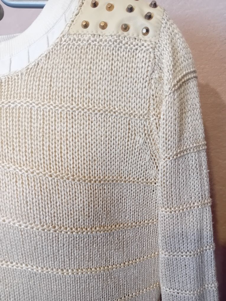 Sweter kremowy złote dżety
