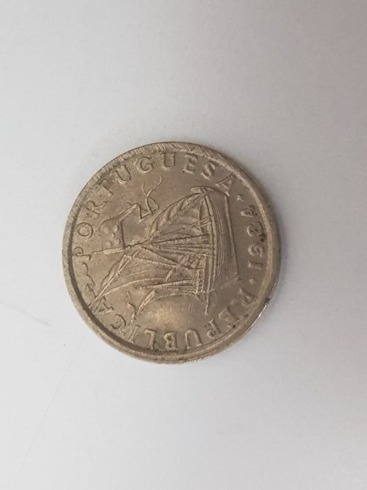 Moeda 2 escudos e 50 centavos (1984)