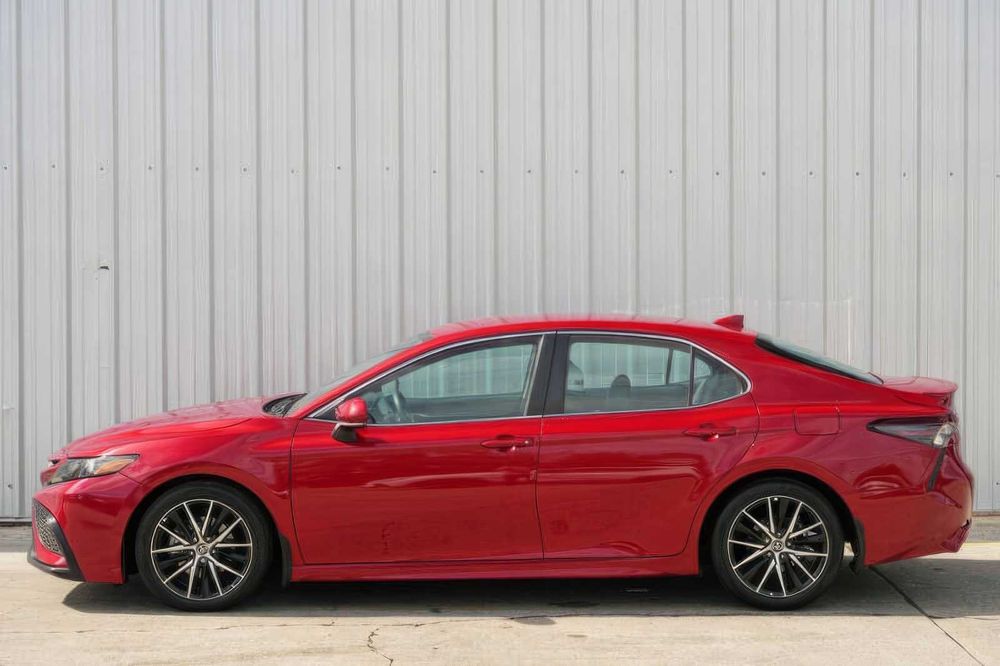 Toyota Camry      2023