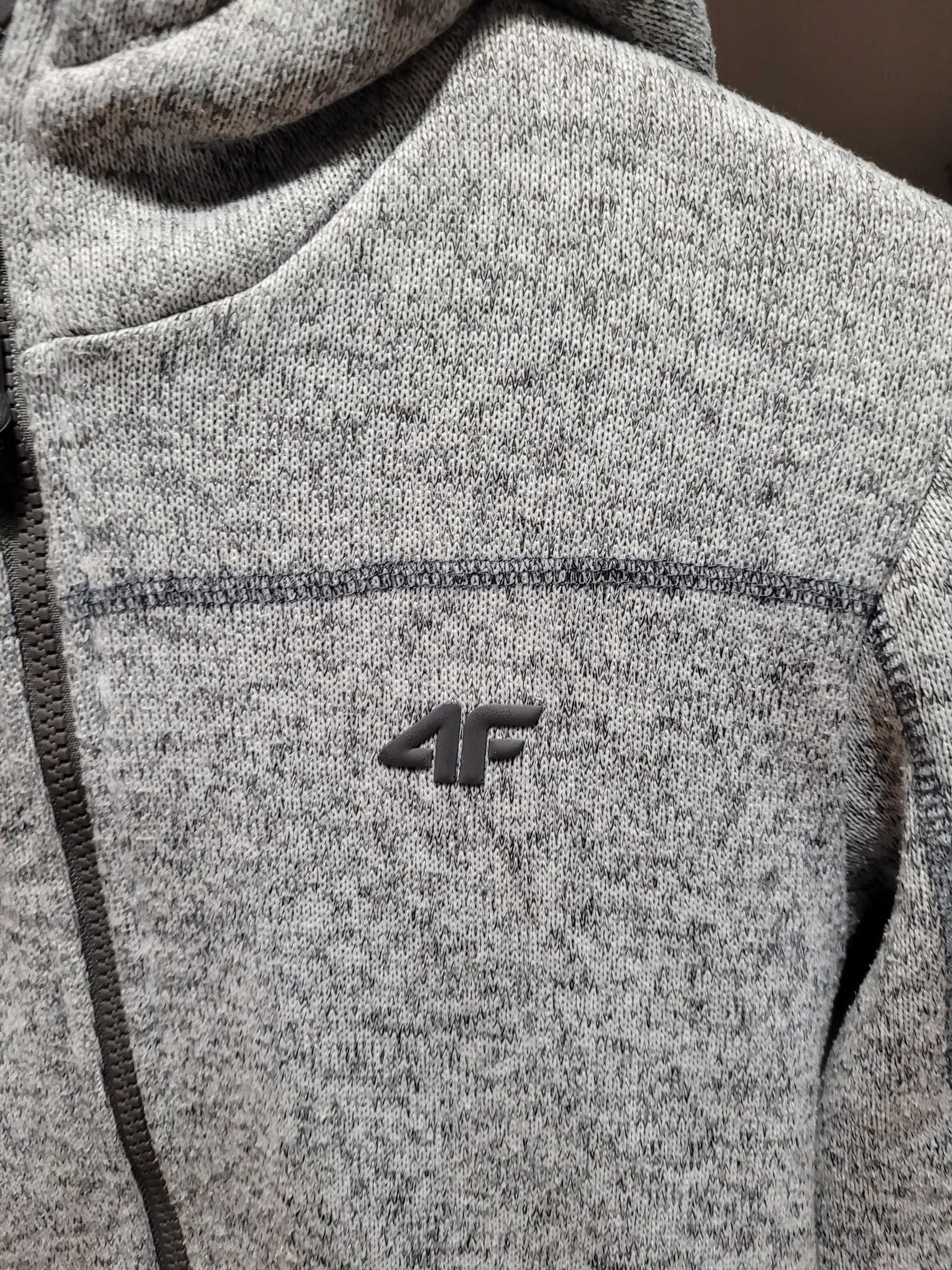 Ocieplana bluza dziecięca z kapturem firmy 4F