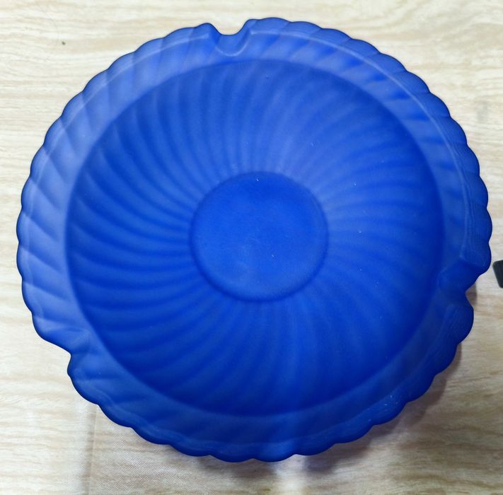 Jarra, porta velas e cinzeiro em vidro azul fosco