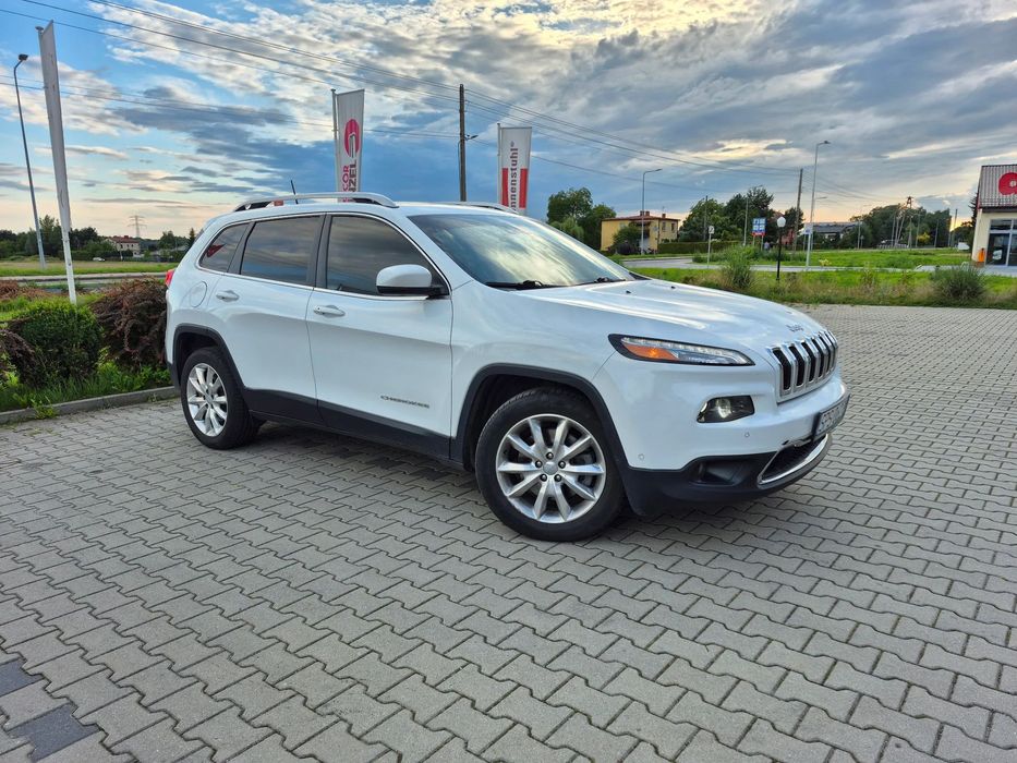 Jeep Cherokee niski przebieg, super stan, zadbany!