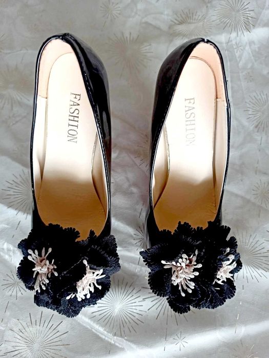 Pantofle na platformie, rozmiar 43