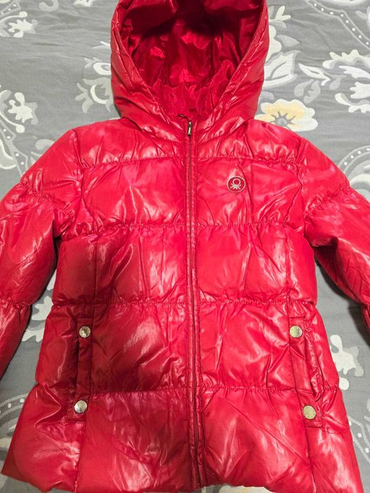 Зимнюю курточку Benetton на девочку