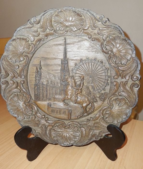 Prato decorativo em madeira talhada