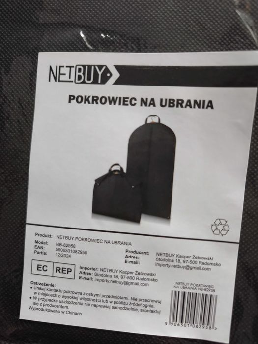 Czarne pokrowce na ubrania płaszcz garnitur podróżny