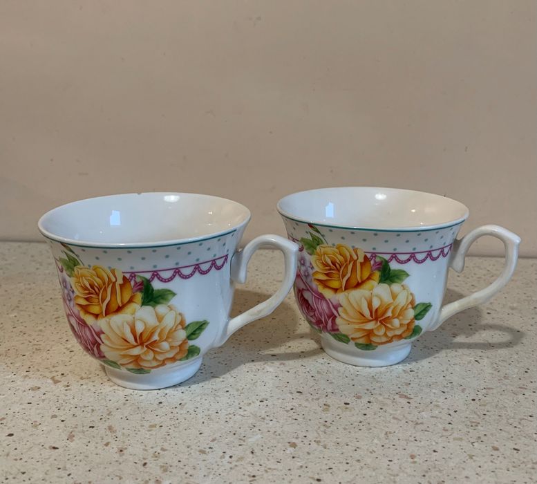 Dwie filiżanki z porcelany