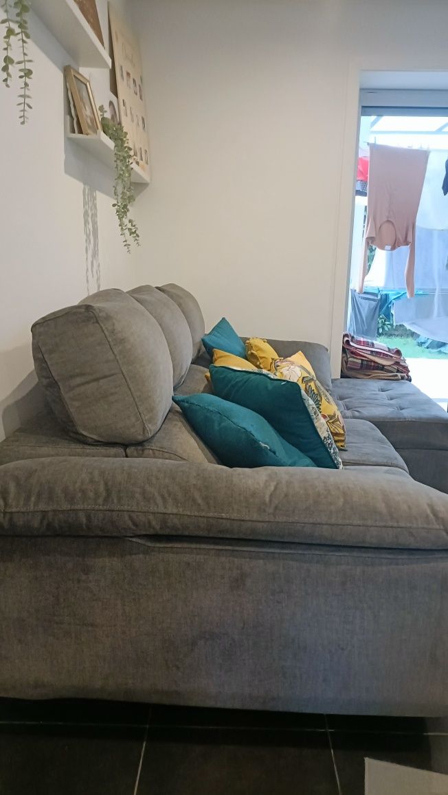 Sofá chaise long e sofá cama