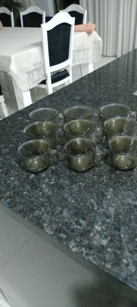Nove  chávenas  de  café