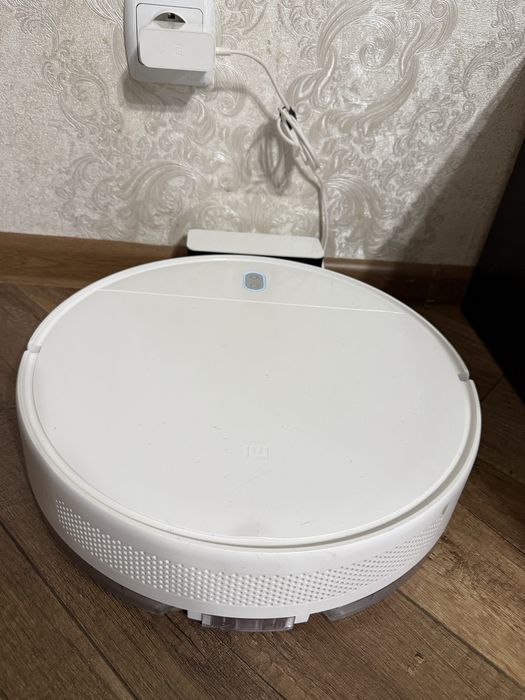 Робот - пилосос Mi Robot Vacuum - Mop Essential