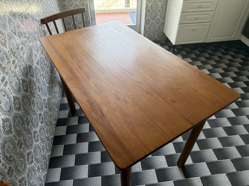 Mesa com 4 cadeiras