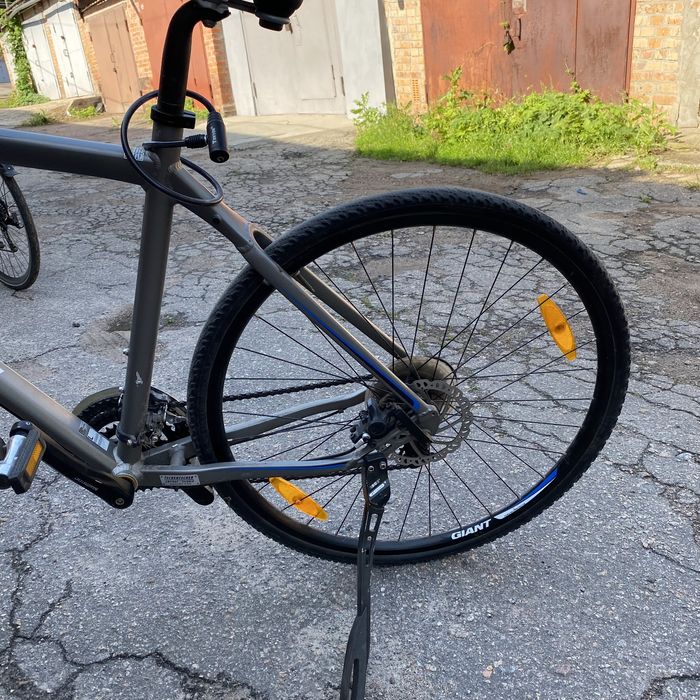 Городской велосипед giant roam.