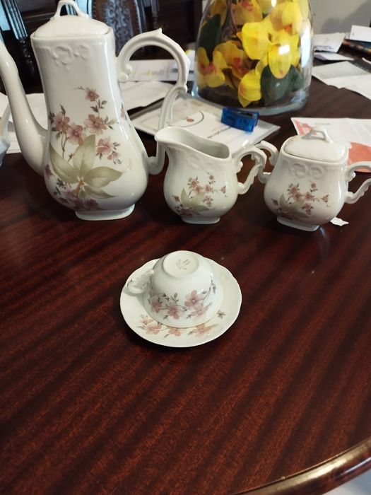 Porcelanas e cristais antigos