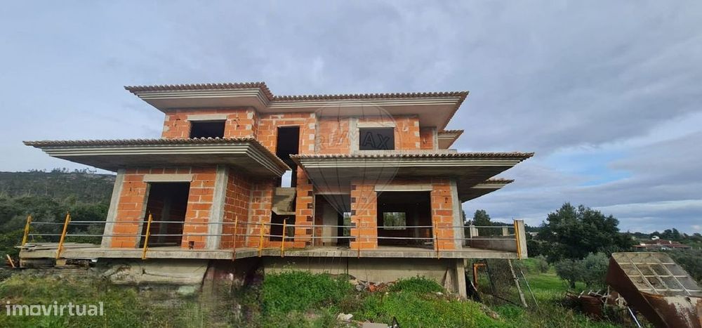 Moradia T5 para venda