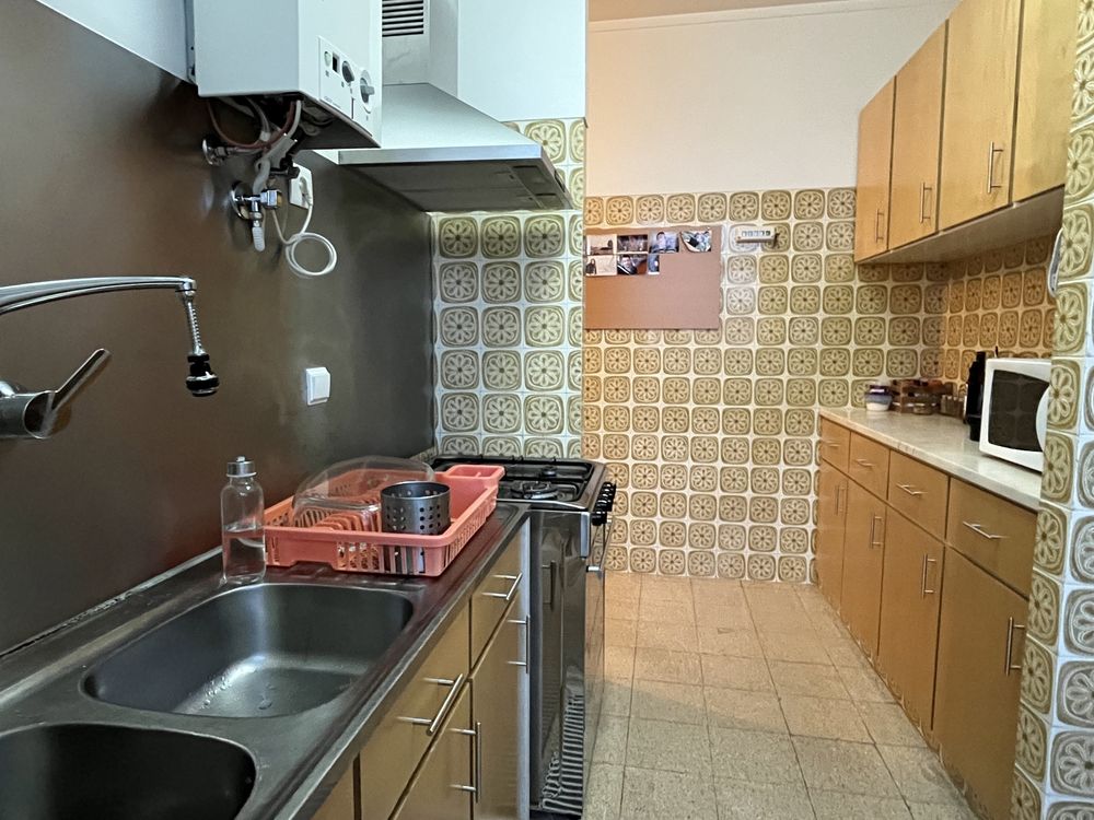 Quarto com varanda no centro ambiente tranquilo