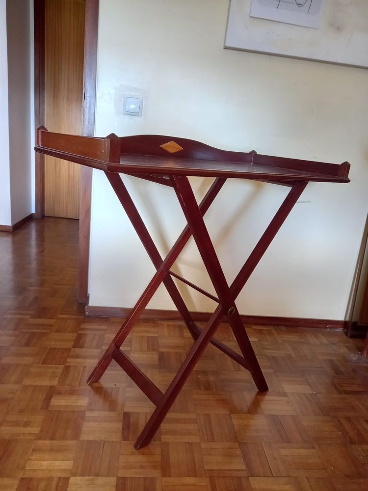 Mesa com tabuleiro madeira maciça