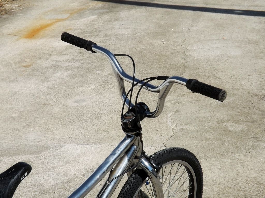 Bicicleta BMX GT em Aço Cromada c/Travões