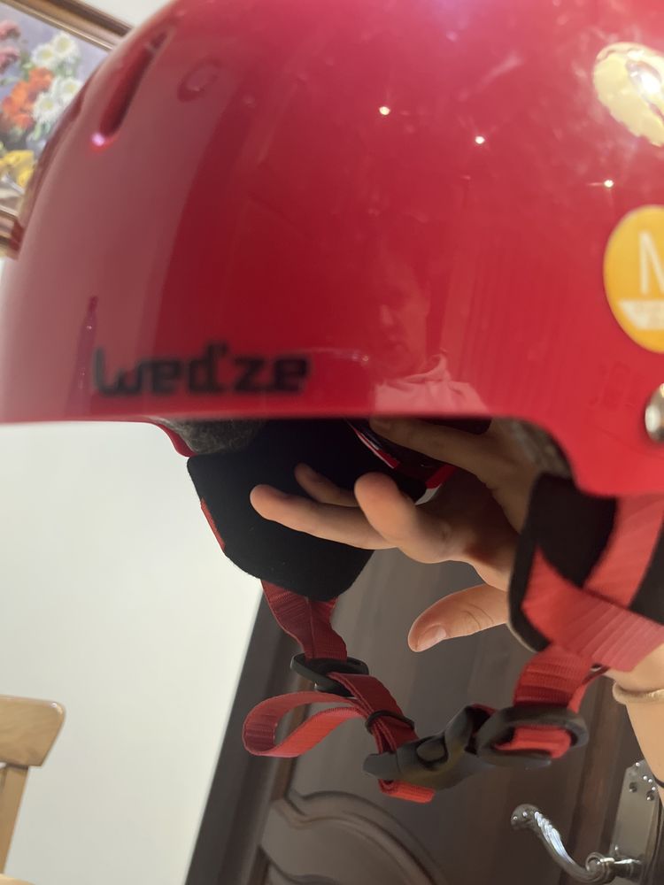 Kask na zimowe szaleństwa…w kolorze buraka WEDZE, DECATHLON