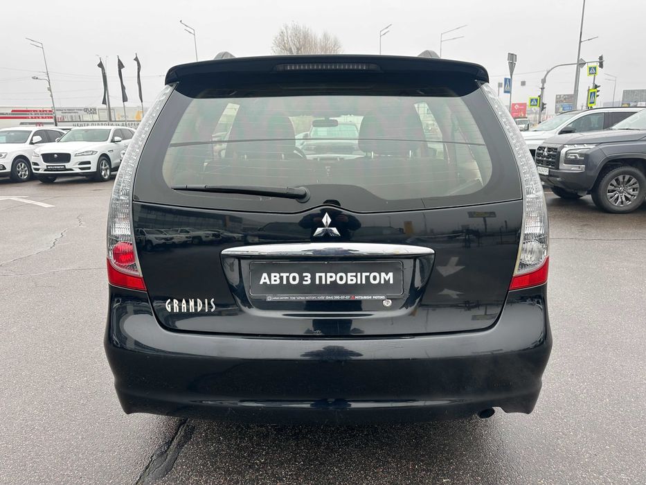 Mitsubishi Grandis 2005