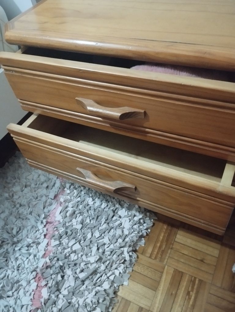 Mesinha de cabeceira