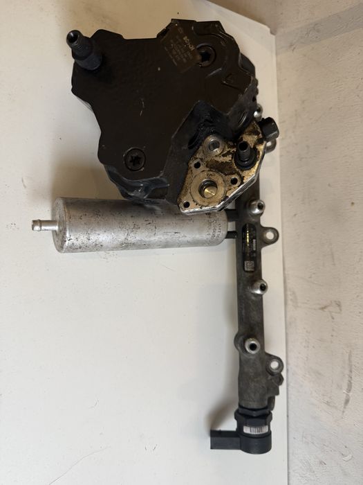 Vendo bomba injectora e regua BMW E46 150cv