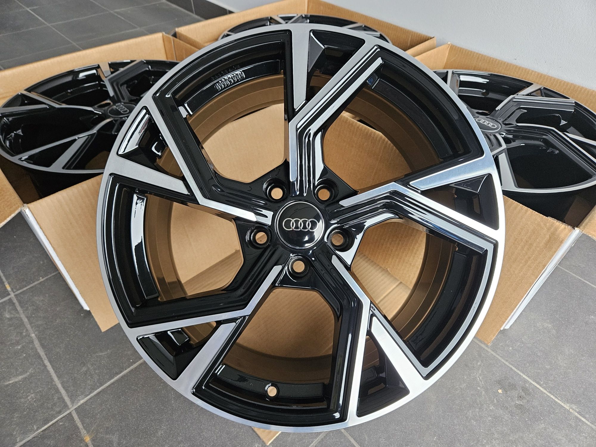 Audi 18  Nowe 5x112 A4 B6 B7 B8 B9 A5 B10 A6 C6 C7 Q3 Q5 Felgi Czarne