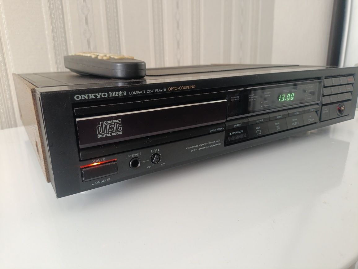 CD проигрыватель ONKYO Integra DX 3200