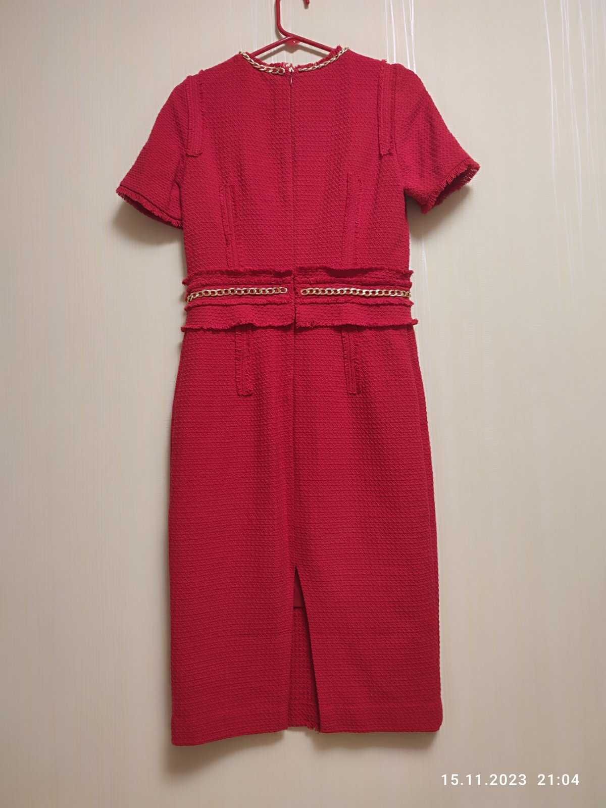 Червона сукня в стилі шанель
Lakbi