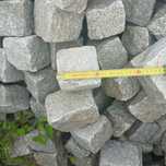 Sprzedam łupaną kostkę granitową szarą wymiar: ok 10x10x10cm
