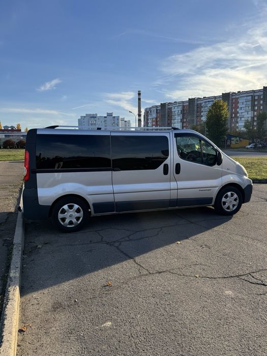 Renault Traffic 2011 року 2,0 дизель пасажир (8+1)