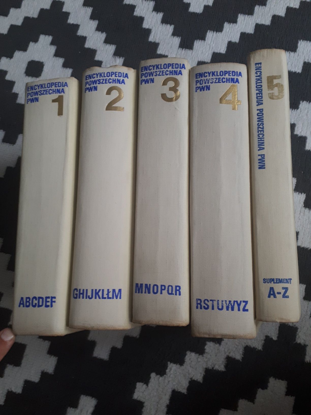 Sprzedam Encyklopedia Powszechna PWN 5 tomów