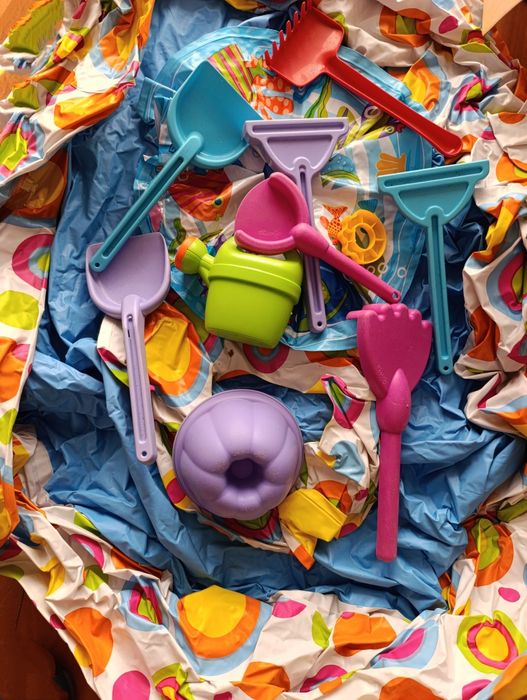 Piscina insuflável + formas plásticas + bóias