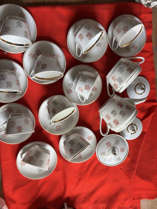 Сервізи посуд чашки заварники егоісти посуда