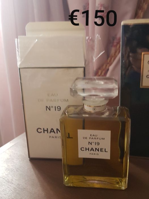 Vários perfumes franceses