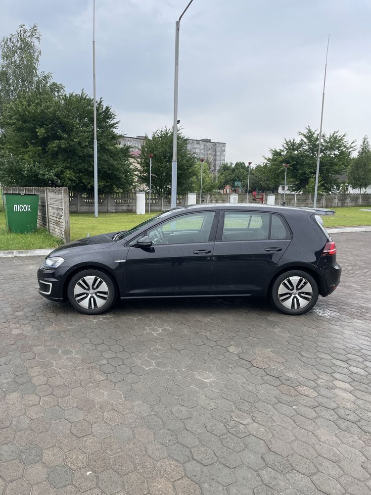 Свіжопригнаний VW E-Golf 2016 рік електро
