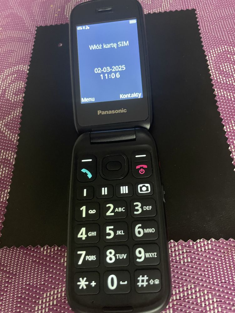 Telefon dla seniora Panasonic model  KX-TU550 czerwony.