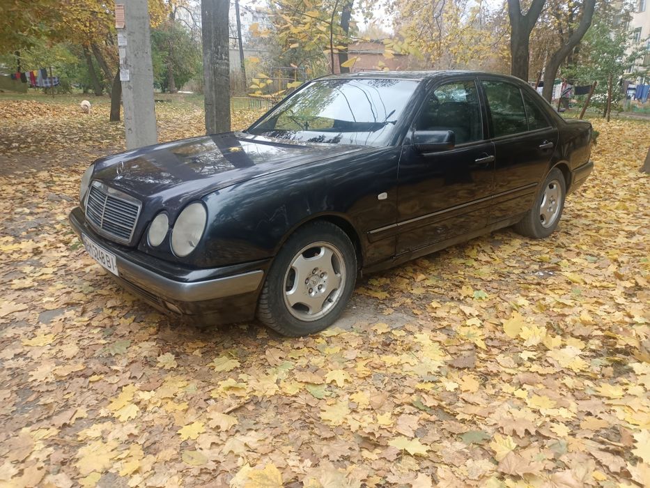 Продам мерседес 210